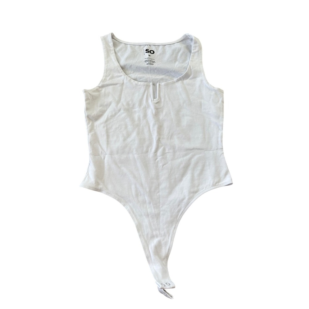 SO Womens White Notched Scoop‎ Neck Sleeveless Bodysuit Size Medium